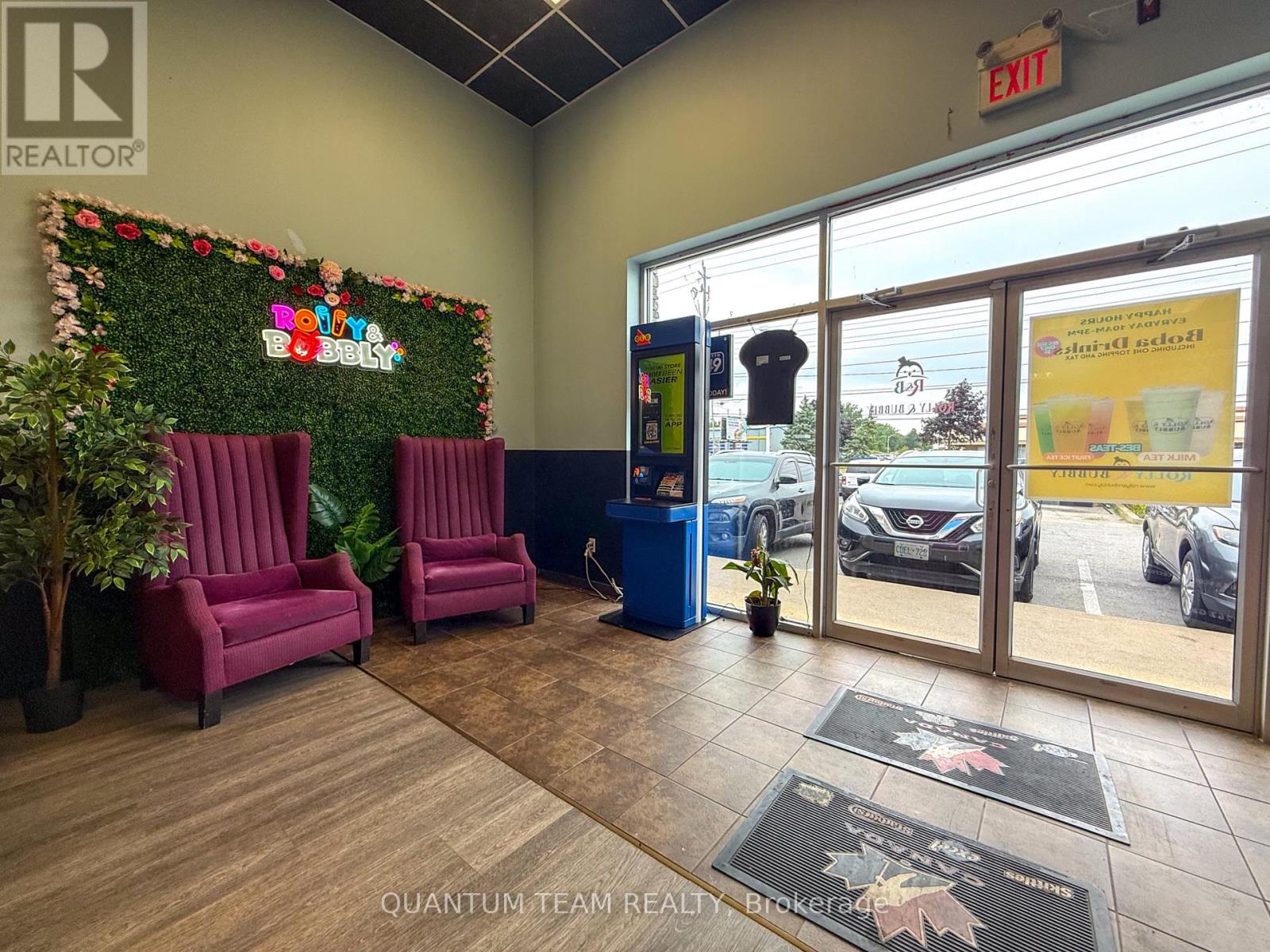 rolly & bubbly shop indoor seen